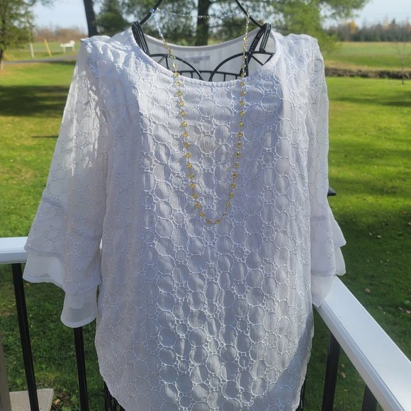 HP! $3/$33 Maurices white top, lightweight lacey print, size L, EUC - Picture 4 of 10